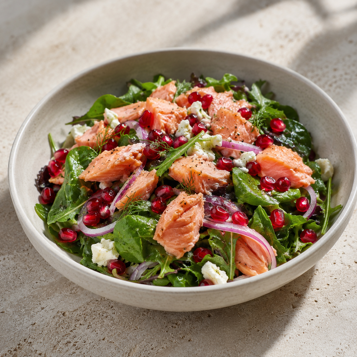 Ensalada de salmón con granada